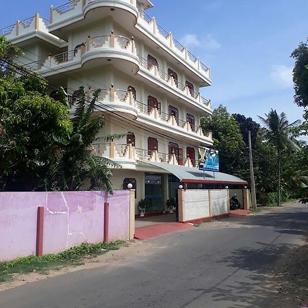 Hotel Blue Whale Jaffna Exteriör bild