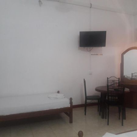 Hotel Blue Whale Jaffna Exteriör bild