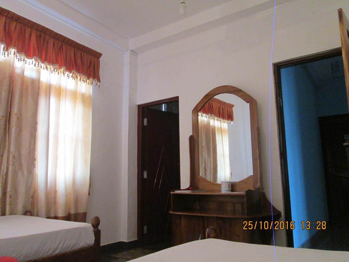 Hotel Blue Whale Jaffna Exteriör bild