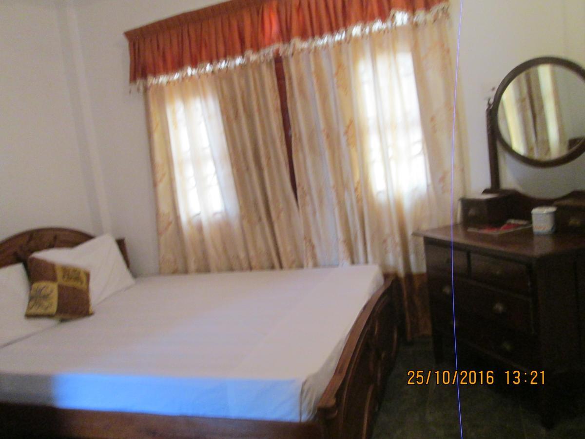 Hotel Blue Whale Jaffna Exteriör bild