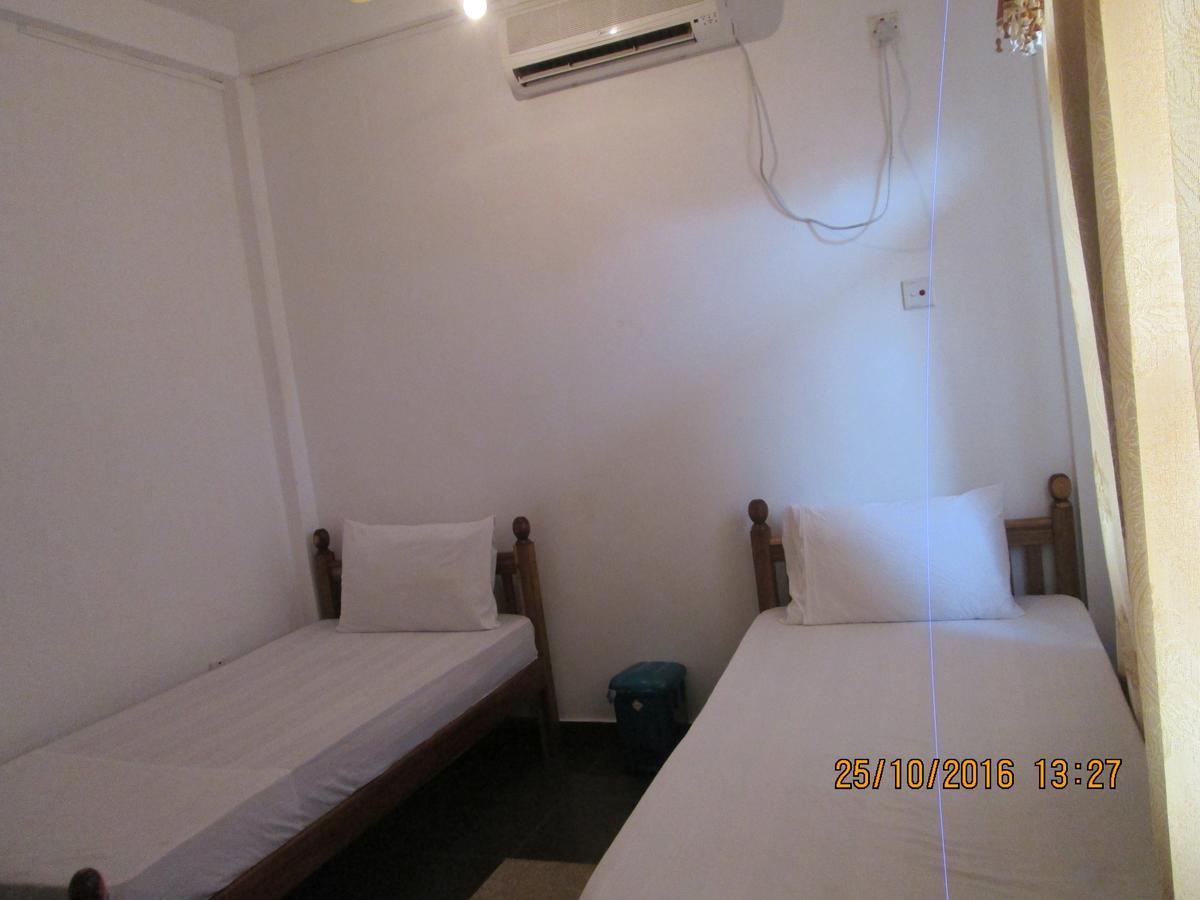 Hotel Blue Whale Jaffna Exteriör bild