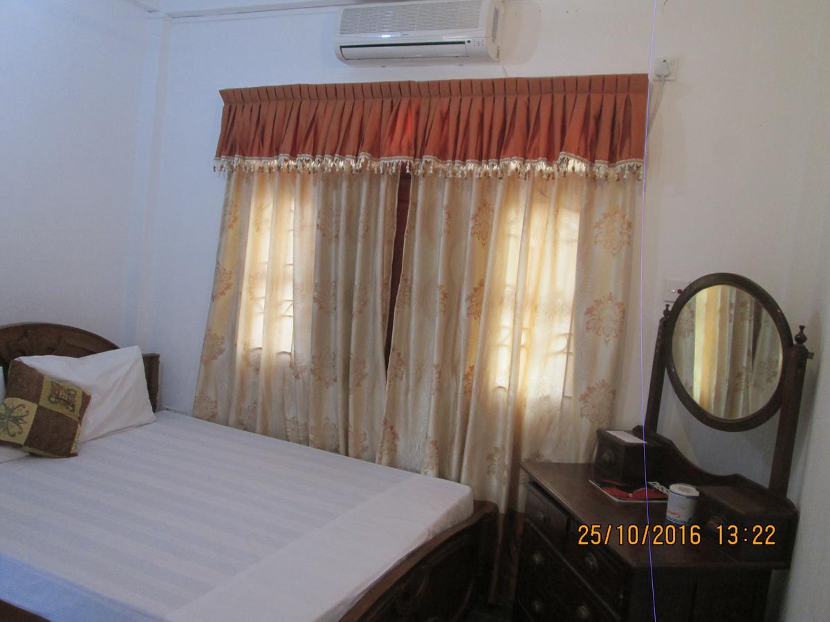 Hotel Blue Whale Jaffna Exteriör bild