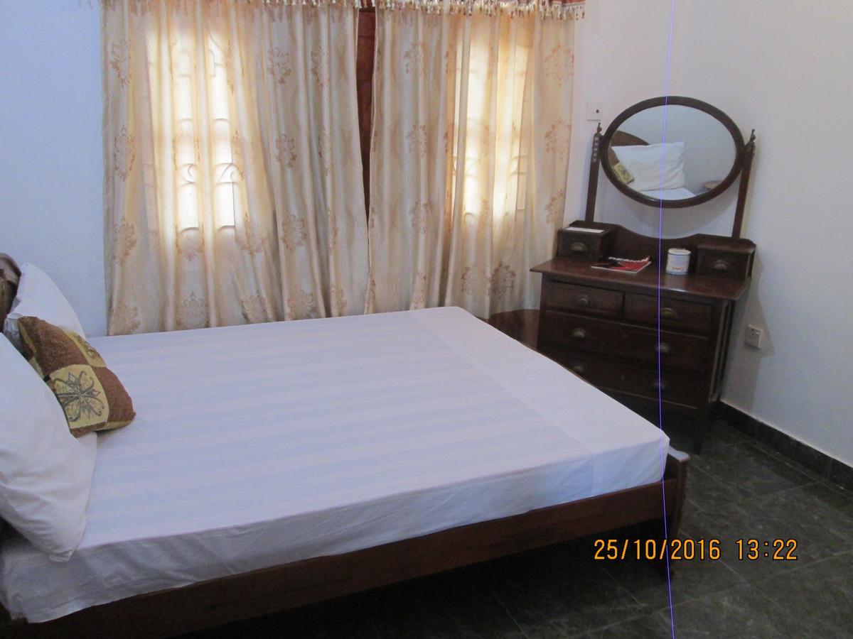 Hotel Blue Whale Jaffna Exteriör bild