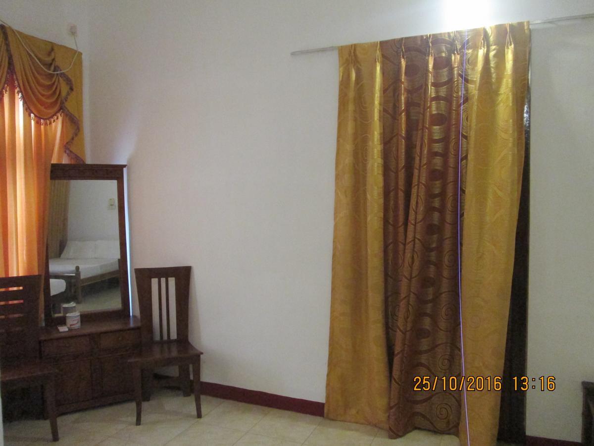Hotel Blue Whale Jaffna Exteriör bild