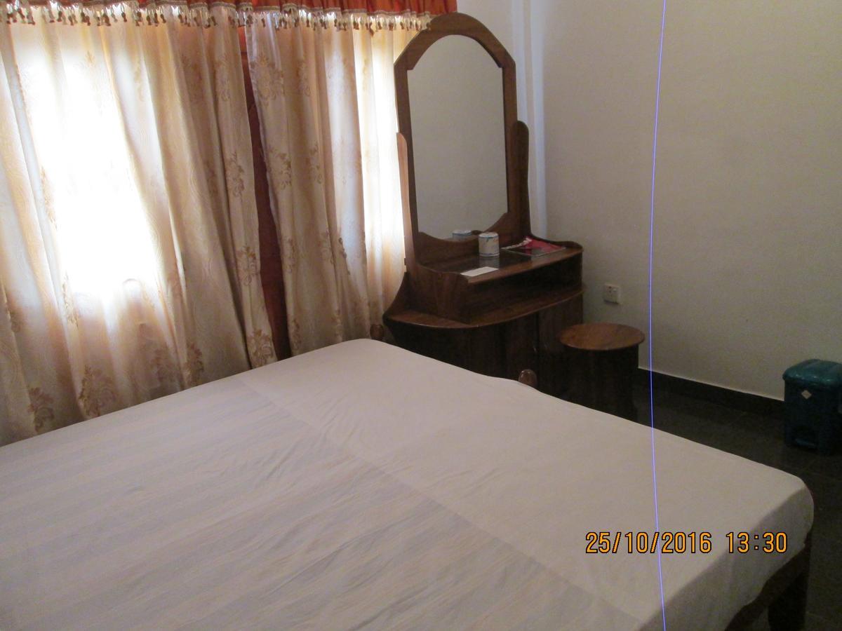 Hotel Blue Whale Jaffna Exteriör bild