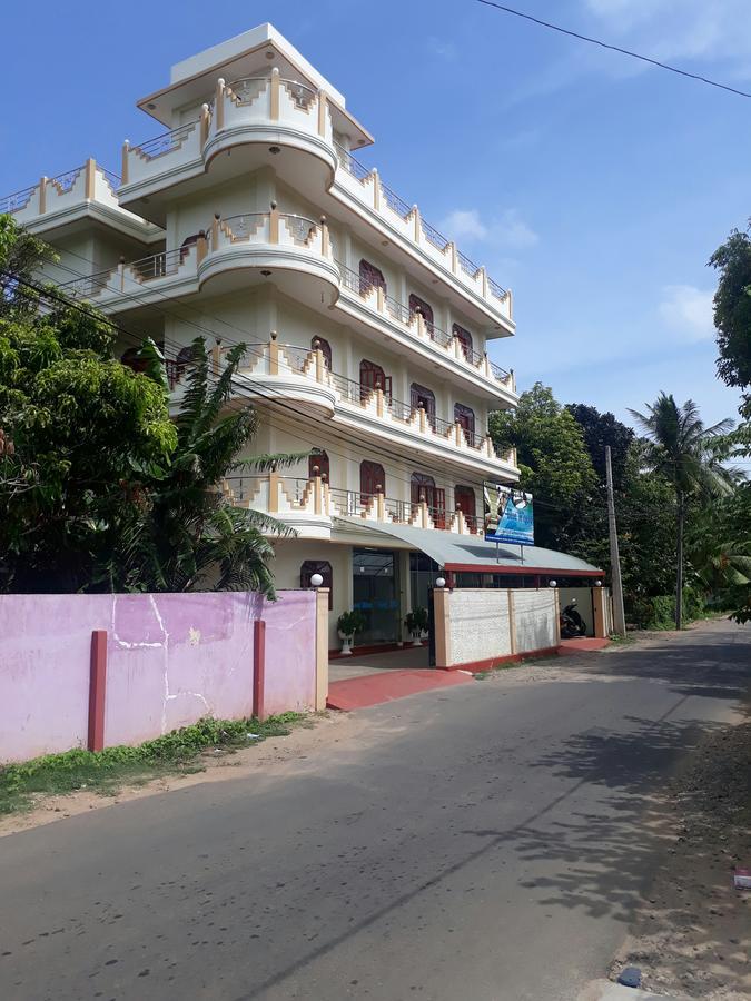 Hotel Blue Whale Jaffna Exteriör bild