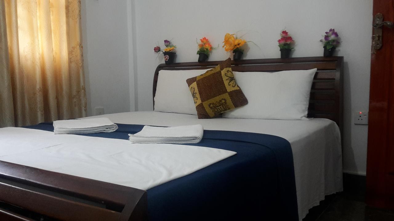 Hotel Blue Whale Jaffna Exteriör bild