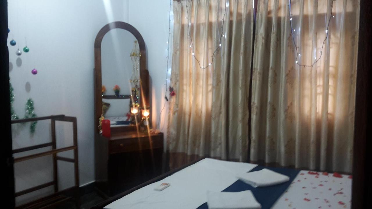 Hotel Blue Whale Jaffna Exteriör bild