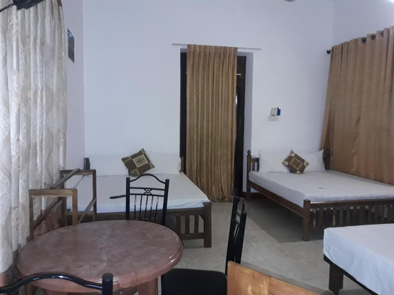Hotel Blue Whale Jaffna Exteriör bild
