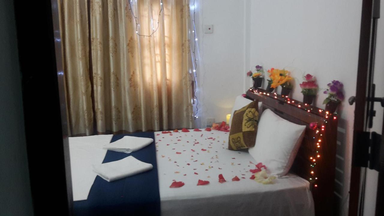 Hotel Blue Whale Jaffna Exteriör bild
