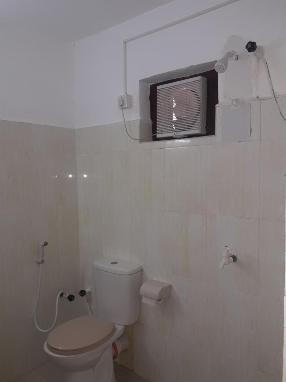 Hotel Blue Whale Jaffna Exteriör bild
