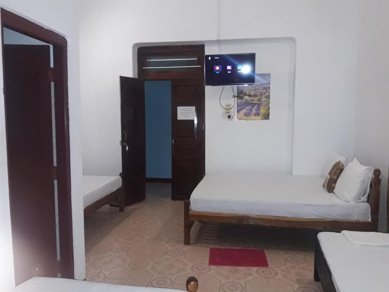 Hotel Blue Whale Jaffna Exteriör bild