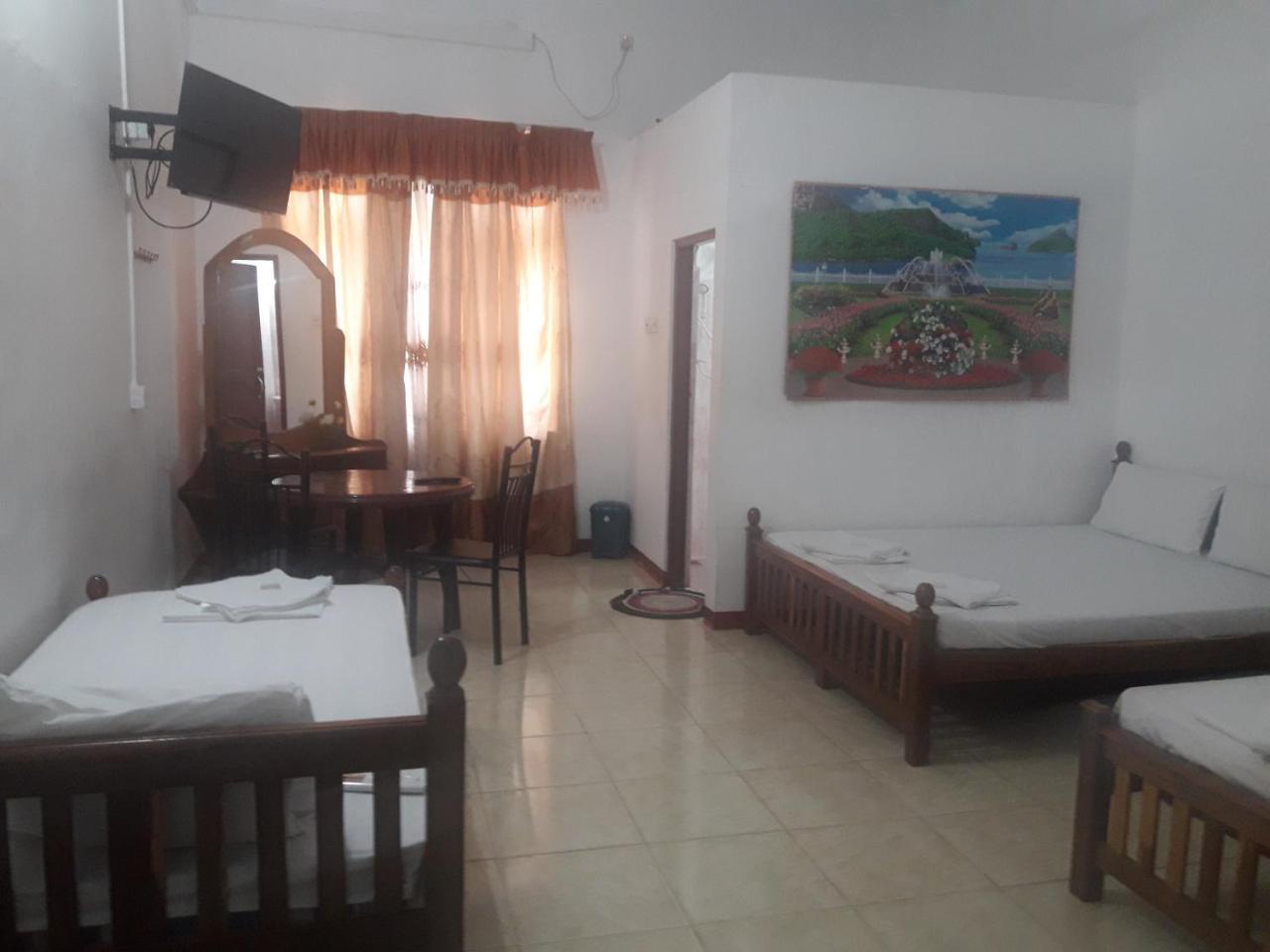 Hotel Blue Whale Jaffna Exteriör bild