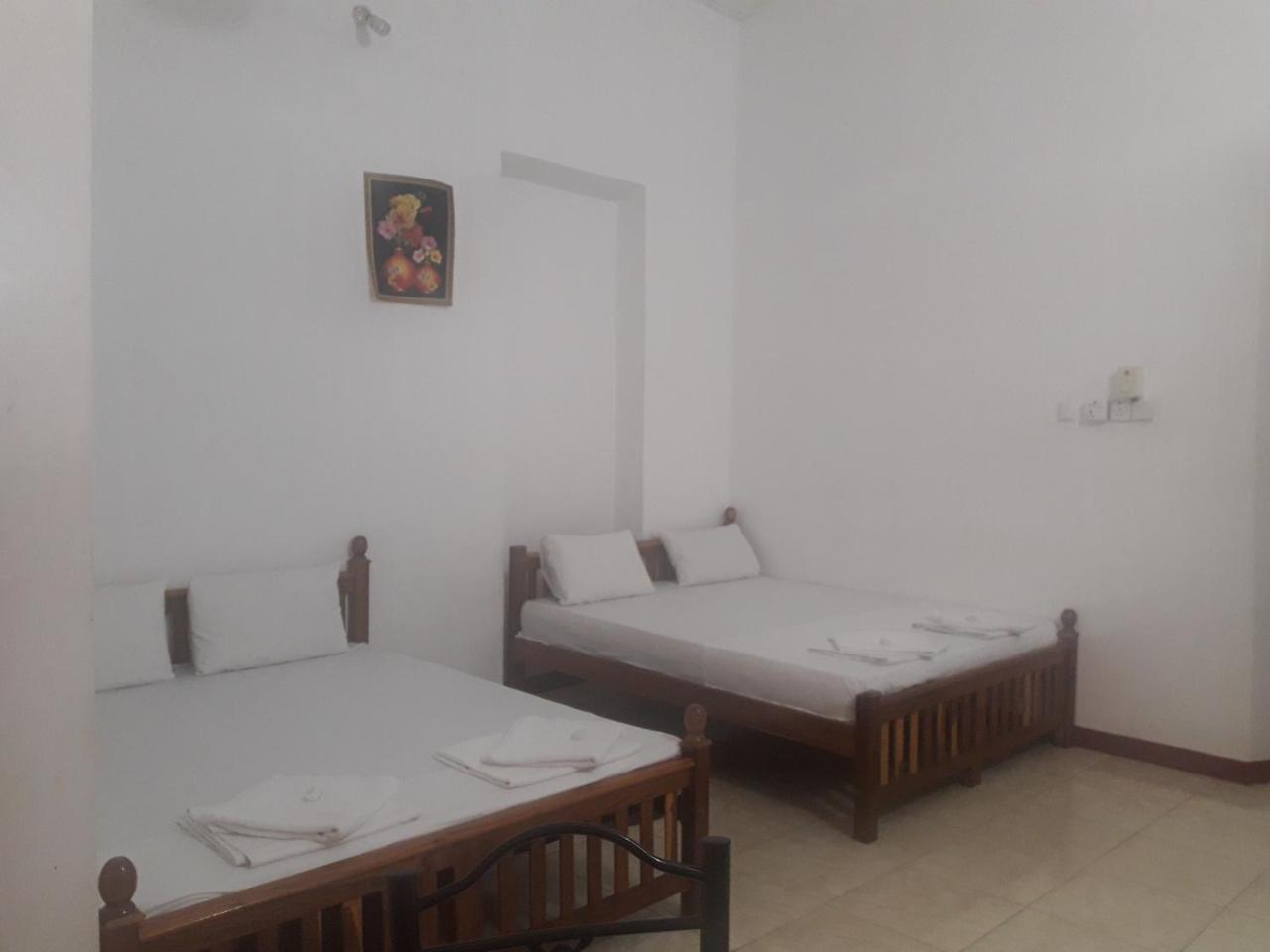 Hotel Blue Whale Jaffna Exteriör bild