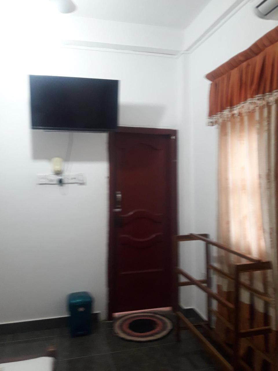 Hotel Blue Whale Jaffna Exteriör bild