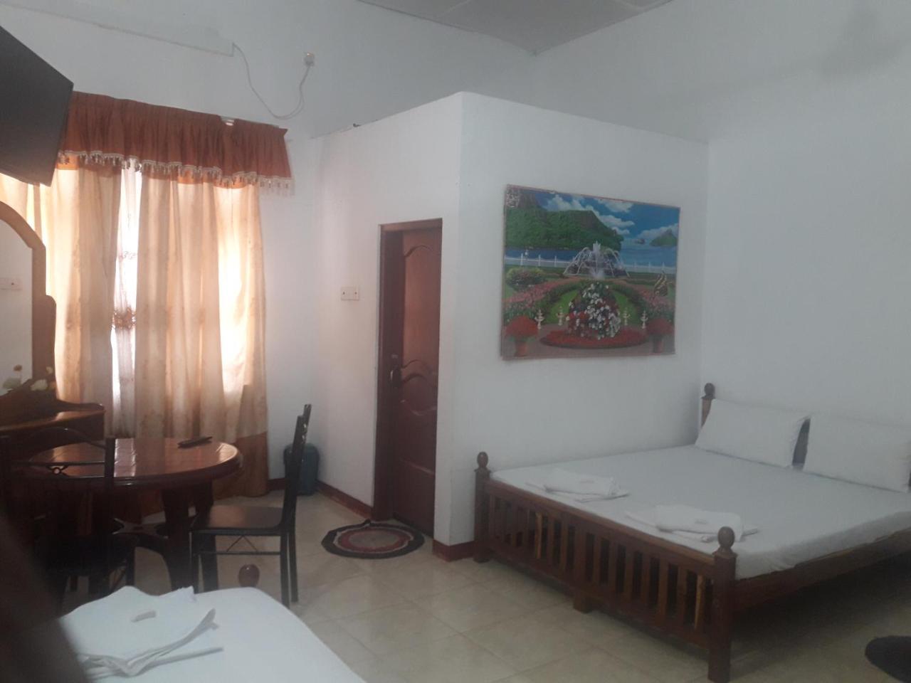 Hotel Blue Whale Jaffna Exteriör bild