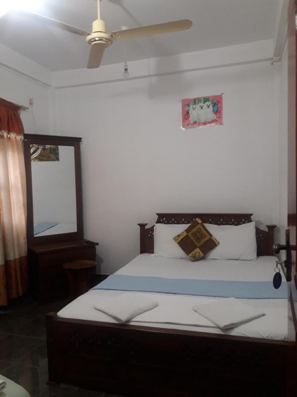 Hotel Blue Whale Jaffna Exteriör bild
