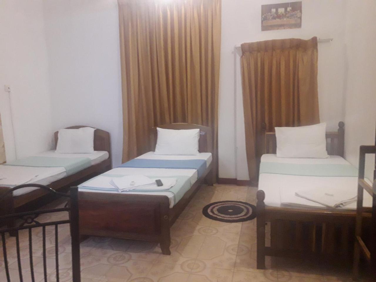 Hotel Blue Whale Jaffna Exteriör bild