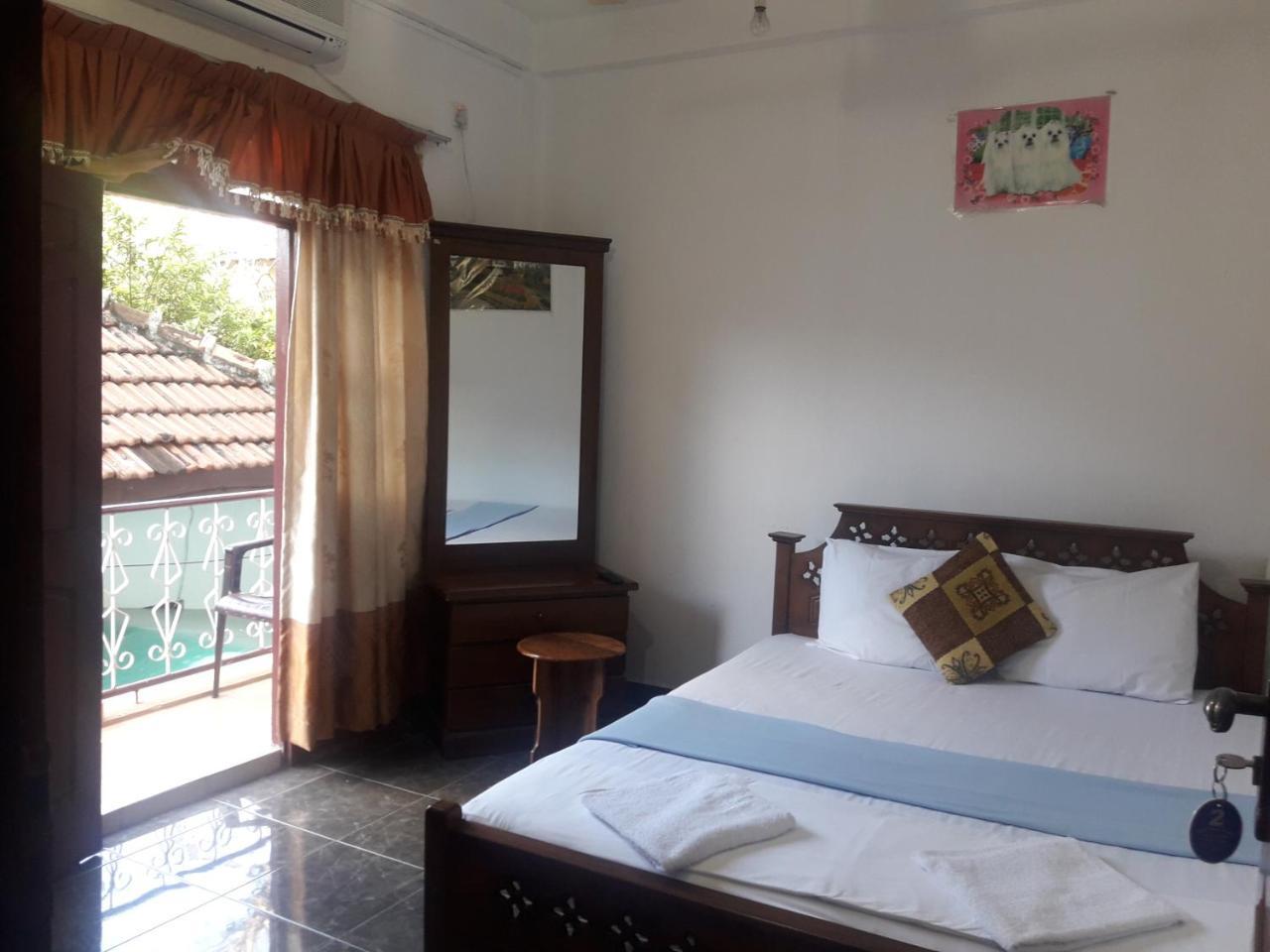 Hotel Blue Whale Jaffna Exteriör bild