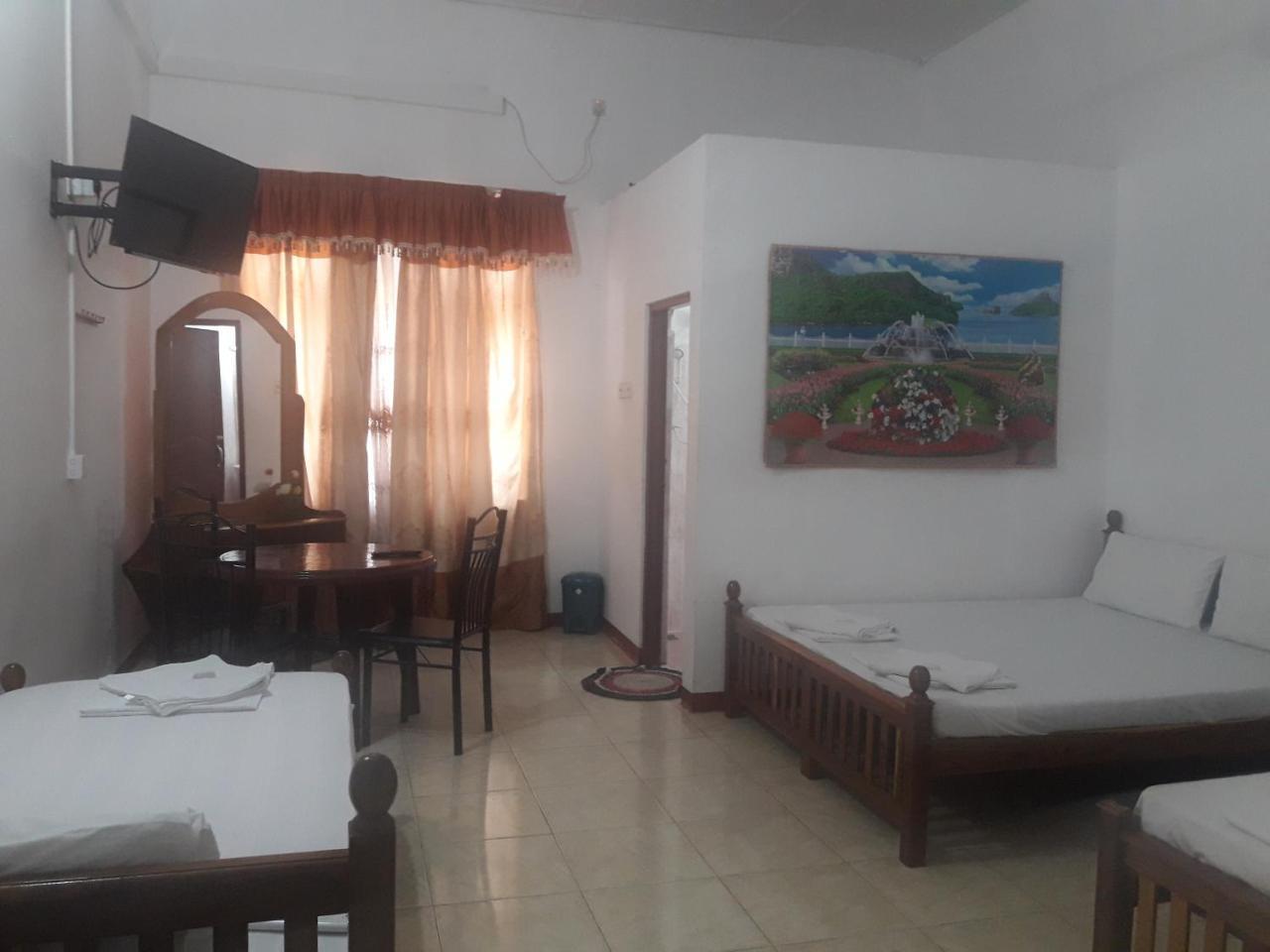 Hotel Blue Whale Jaffna Exteriör bild