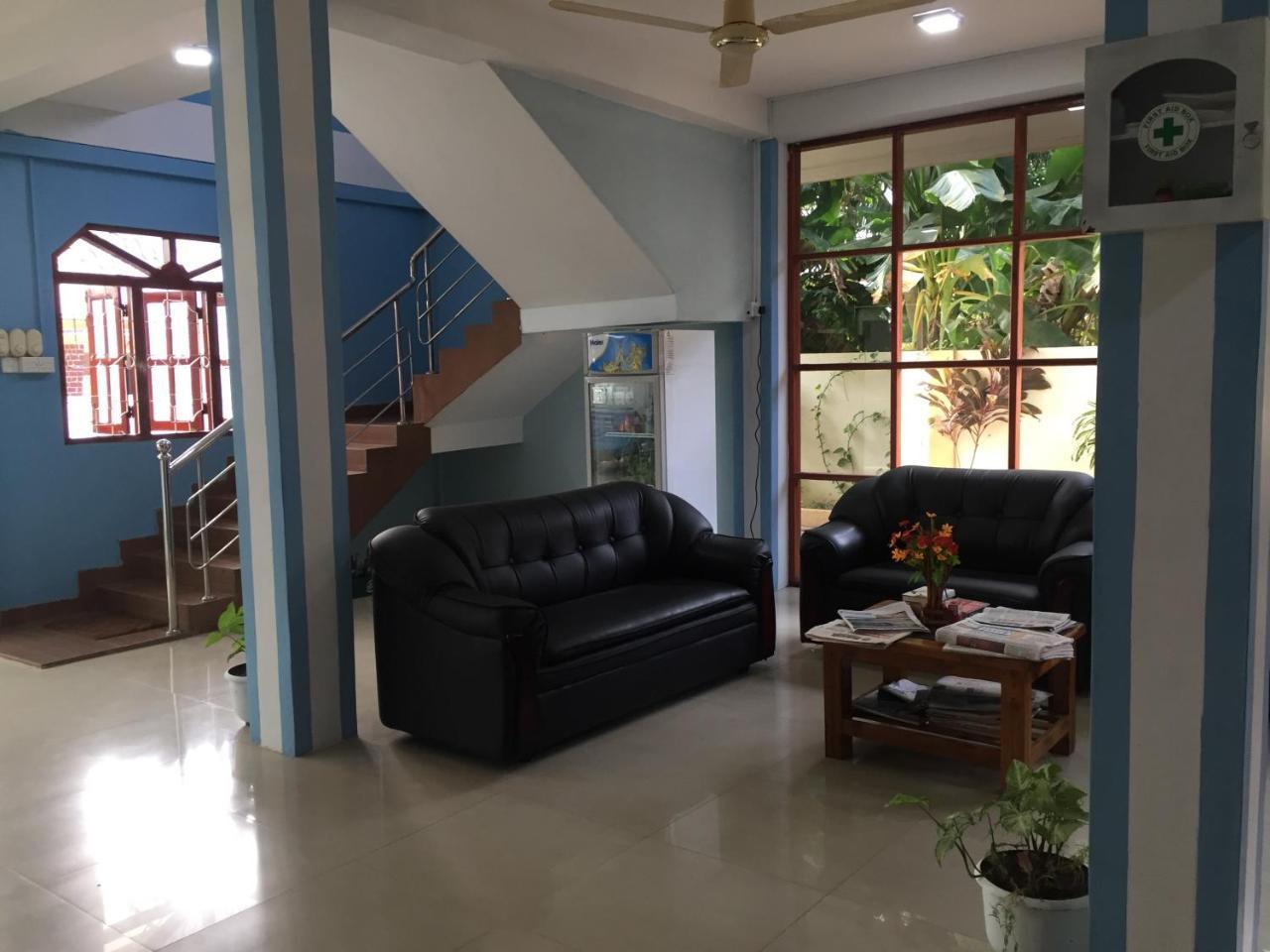 Hotel Blue Whale Jaffna Exteriör bild