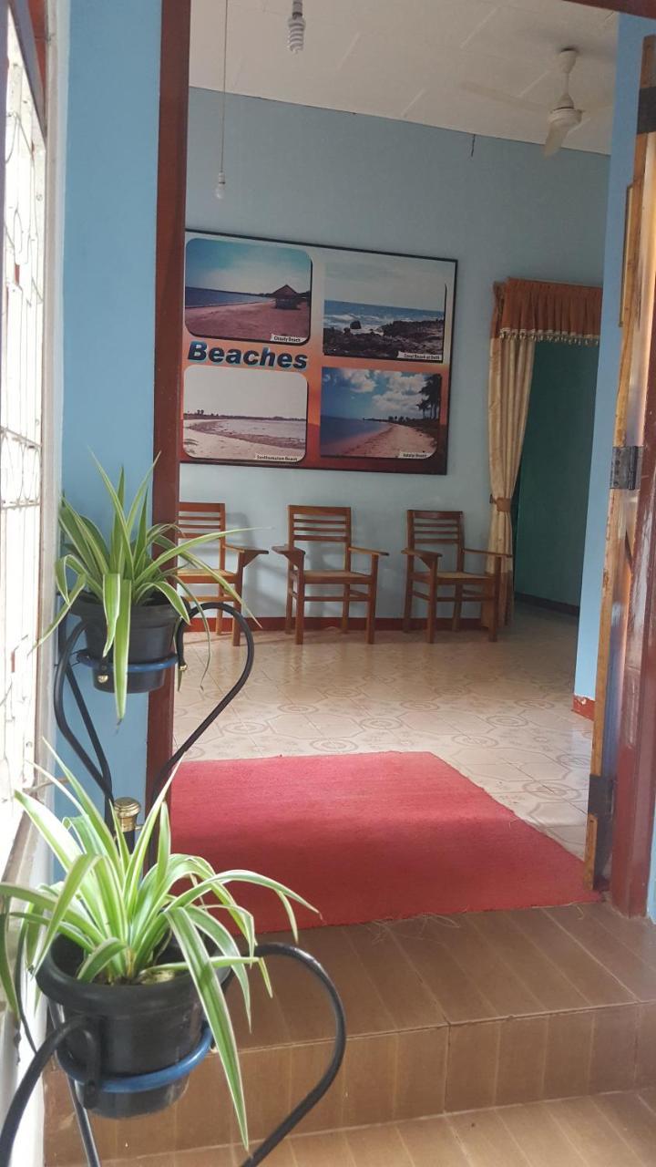 Hotel Blue Whale Jaffna Exteriör bild