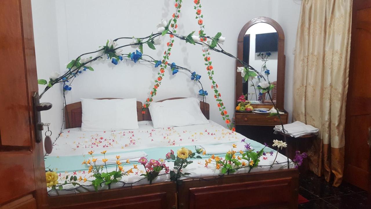 Hotel Blue Whale Jaffna Exteriör bild